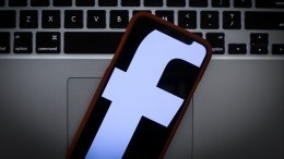 Facebook подкупает пользователей и шпионит за ними