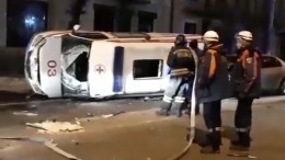 Страшные кадры: Машина скорой помощи перевернулась при массовом ДТП в Чите