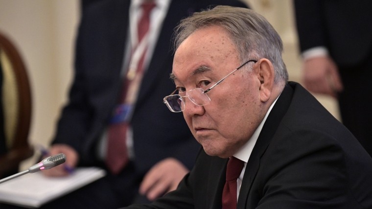 Назарбаев уходит? Президент просит истолковать закон о прекращении полномочий