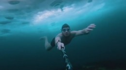 Адреналин зашкаливает: Житель Иркутска проплыл подо льдом в 30-градусный мороз