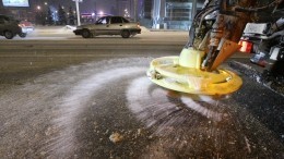 Реагенты в 40-градусный мороз превратили дороги Красноярска в каток