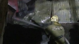 Видео: Пожарные ликвидировали возгорание на складе с автозапчастями в Кургане