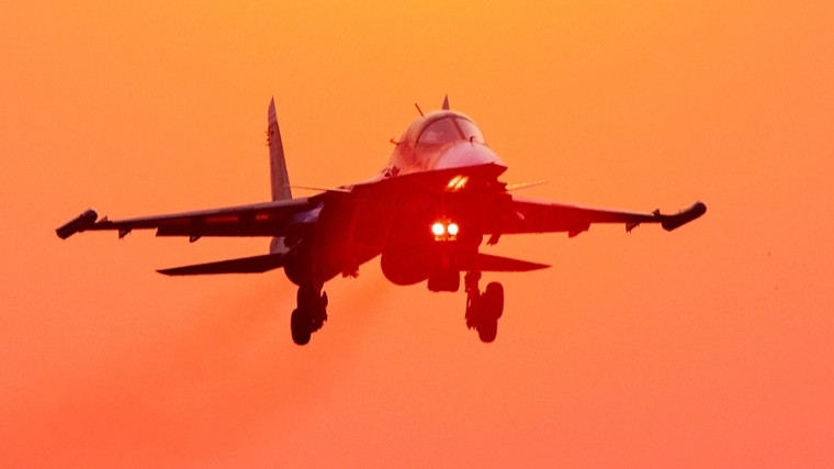 Видео: истребители ВВС Ливии принудительно посадили пассажирский самолет
