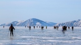 Видео: На замерзшем Байкале прошел марафон «Ледовый шторм»