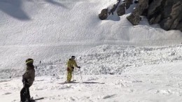Более десяти человек могут находиться под лавиной на курорте в Швейцарии