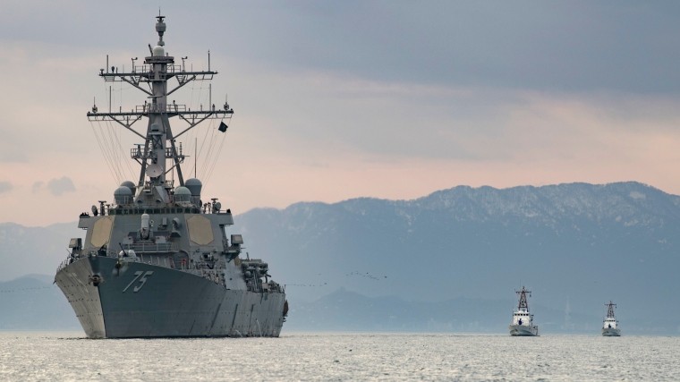 Эсминец ВМС США «Дональд Кук» второй раз с начала года зашел в Черное море