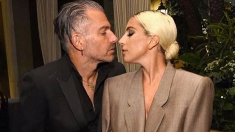 Свадьбы не будет! Леди Гага и Кристиан Карино разорвали свою помолвку