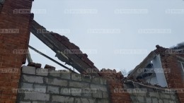 Часть кровли рухнула в одной из школ Подмосковья — фото