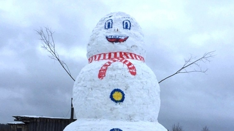 Россияне устроили челлендж с гигантскими снеговиками — фото
