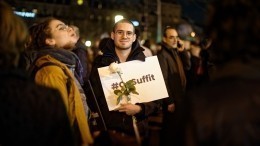 Видео: Масштабный митинг против антисемитизма и неонацизма прошел в Париже