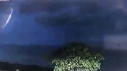 Австралийские полицейские «поймали» парящий в небе НЛО — видео