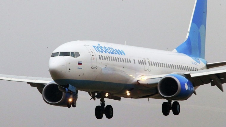 Посадка самолета, повредившего фюзеляж во Внуково, попала на видео