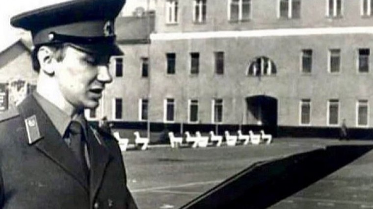 «Безусый солдатик» — Игорь Николаев поделился фото с военной присяги