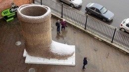 Петербурженка смастерила гигантский валенок и попала в Книгу рекордов Гиннесса