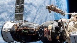 Видео: Космонавта Овчинина и астронавтов Хейга и Кук проводили на Байконур