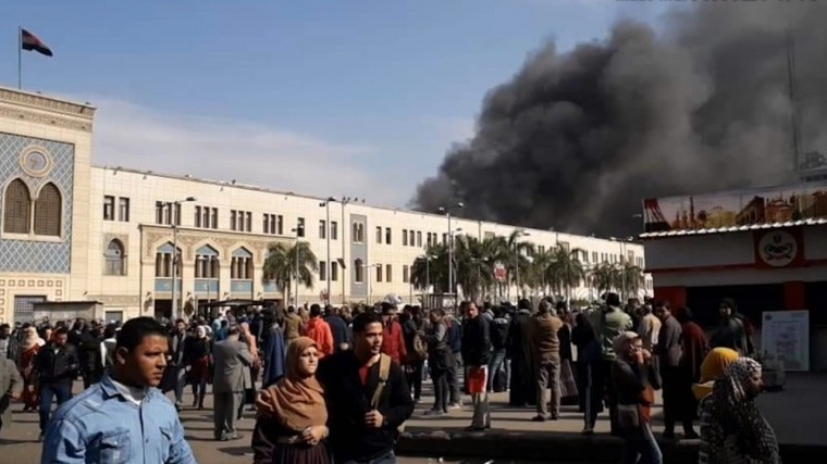 28 человек погибли и более 50 пострадали при взрыве на ж/д вокзале в Каире