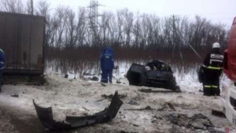 Пять человек погибли в страшной аварии под Волгоградом