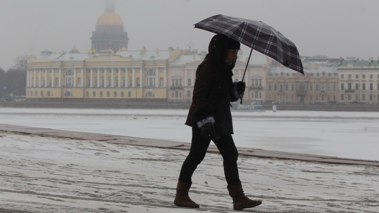 Сильный снег и морозы: погода в первые весенние выходные в Петербурге