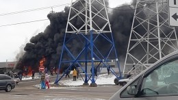 Огонь охватил СТО на юго-западе Петербурга у рынка «Юнона»