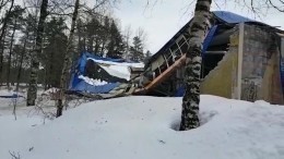 Последствия обрушения конференц-зала на курорте «Аврора-Клуб» в Ленобласти — видео