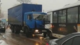 Видео: Пятеро детей пострадали в аварии с автобусом в Мытищах