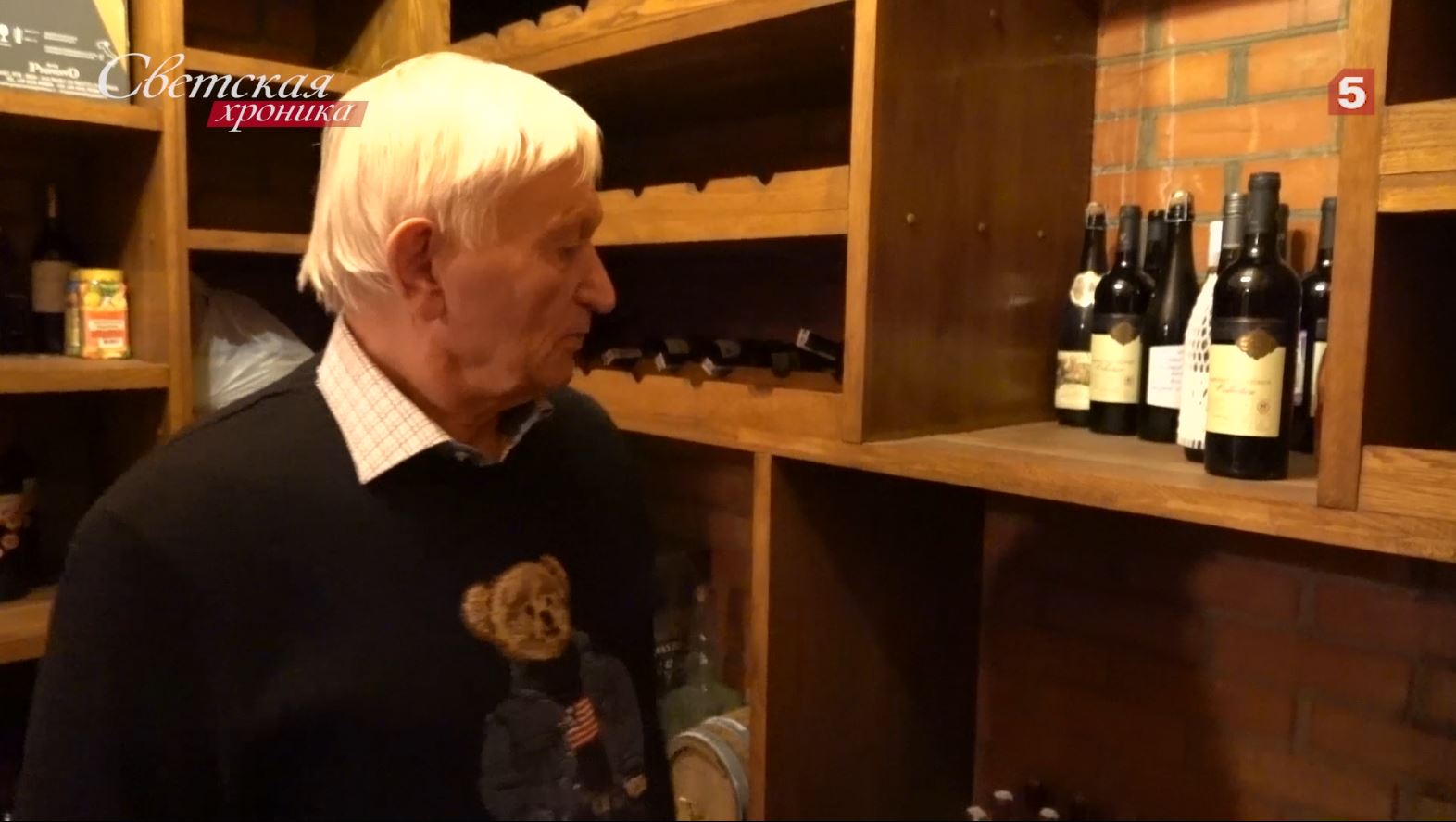 Николай Агутин показывает комнату с вином Анжелики Варум