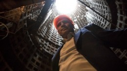 Мэр из подземелья: Кличко нарядился в костюм и каску, и забрался в шахту метро