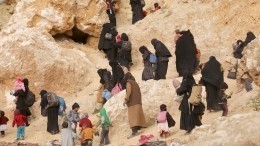 Тысячи сирийцев насильно удерживаются в палаточном лагере посреди пустыни