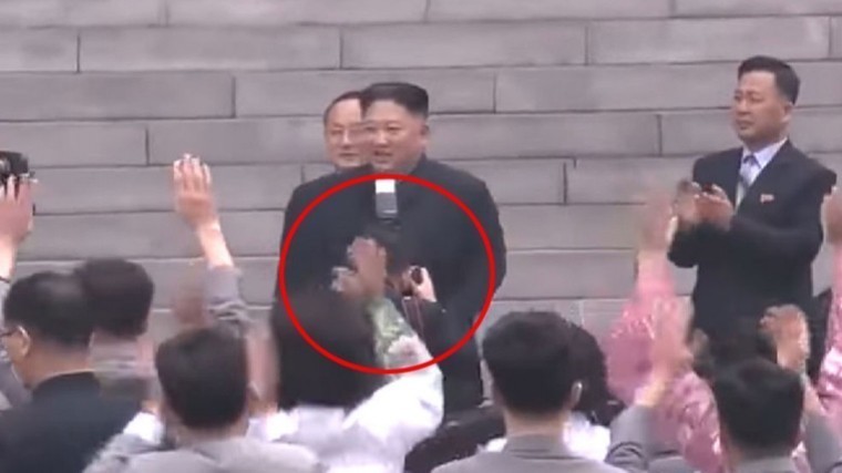 Еще одна байка про КНДР: Ким Чен Ын уволил своего фотографа за излишнее усердие