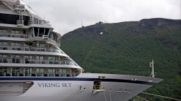 Круизный лайнер, потерпевший бедствие у берегов Норвегии, буксируют в порт
