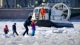 Ребенок провалился под лед в акватории Невы