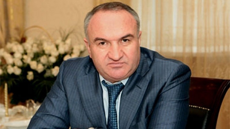 Суд продлил арест отца отстраненного сенатора Арашукова