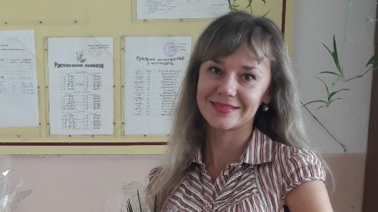 Уволенная за фото в купальнике алтайская учительница научит коллег вести соцсети