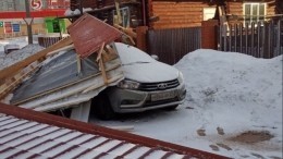 Мощный ураган в Архангельске снес светофоры, крыши и автомобили