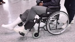 Петербурженку со сломанной ногой заставили купить авиабилет в бизнес-класс