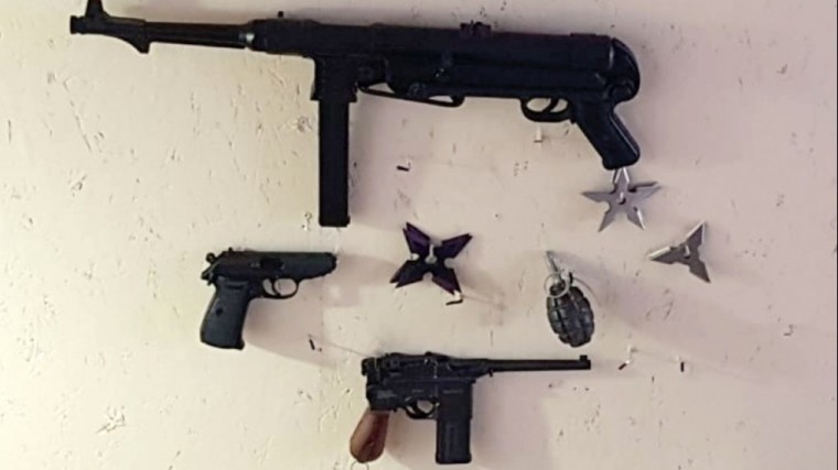 На месте пожара в московских гаражах нашли гранаты и оружие