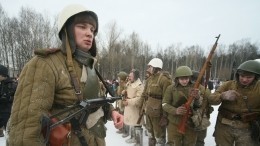 Советскую военную форму в Латвии приравняли к нацистской — видео