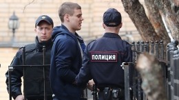 Видео: Кокорин и Мамаев прибыли в суд с вещами
