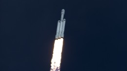 Видео: Ракета Falcon Heavy с саудовским спутником стартовала с мыса Канаверал