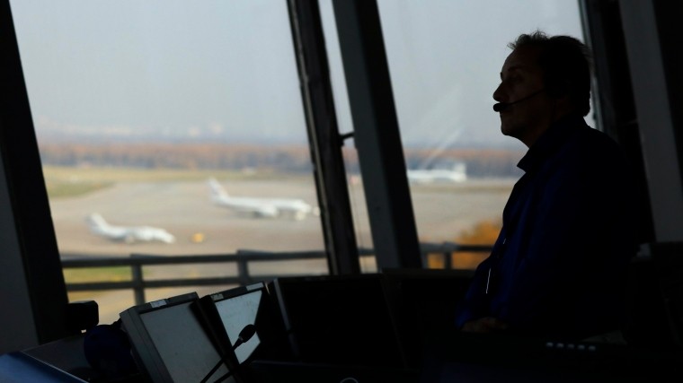 Два самолета едва не столкнулись в аэропорту Внуково