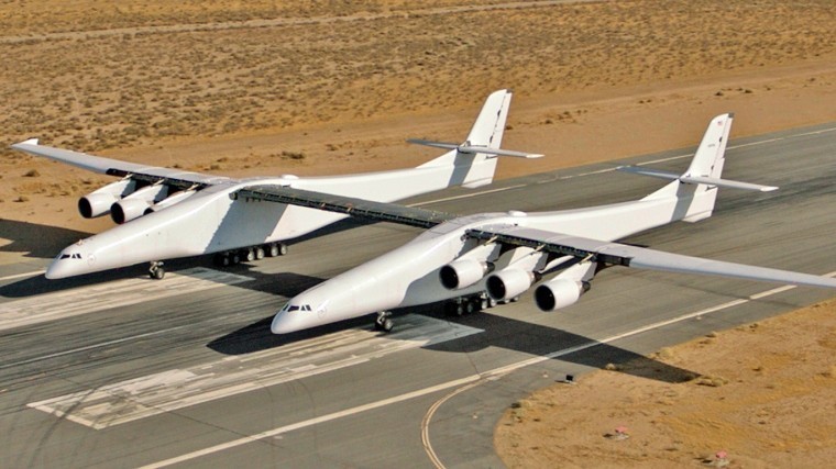Сиамские близецы: В сети высмеяли самый большой самолет в мире