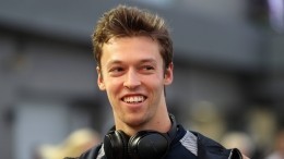 Даниил Квят протаранил два болида на старте гонки «Формулы-1» в Китае