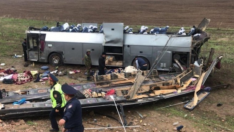 Автобус перевернулся в Казахстане — 11 погибших