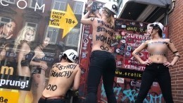 Видео: активистка Femen обнажила грудь на избирательном участке в Киеве