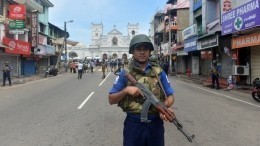 Видео: Число погибших в серии взрывов на Шри-Ланке увеличилось до 290