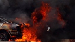 Видео: ребенка спасли из горящей машины в Тюмени