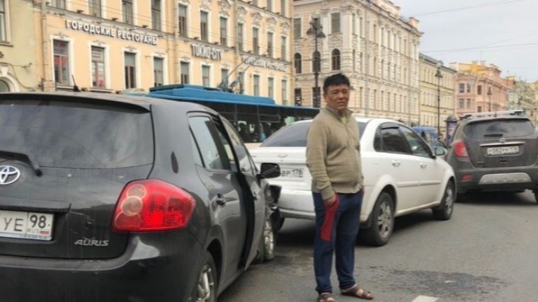 Пятое за месяц ДТП произошло на Невском проспекте в Петербурге