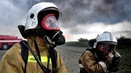 Видео: В Ленобласти полыхает склад дверей на площади 2,5 тысячи «квадратов»