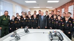 Путин посетил новое здание Суворовского училища в Петербурге