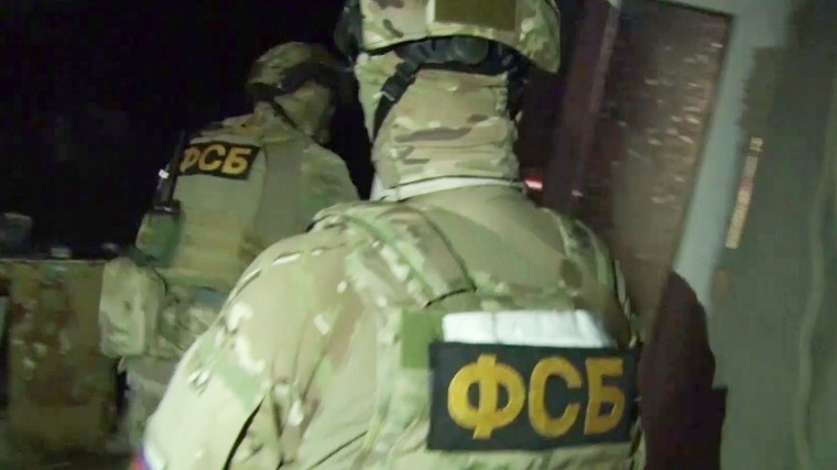 ФСБ: в Махачкале и Грозном задержаны пятеро членов ИГ*